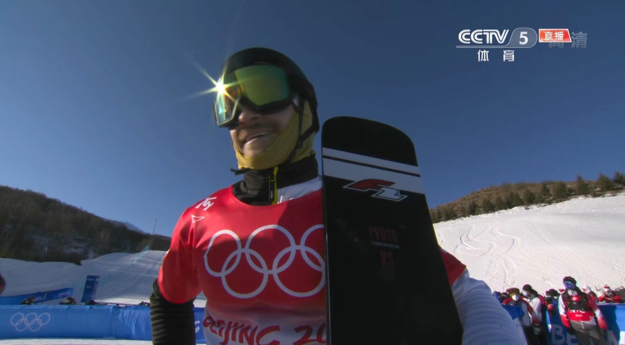 奥地利选手获得单板滑雪男子平行大回转金牌