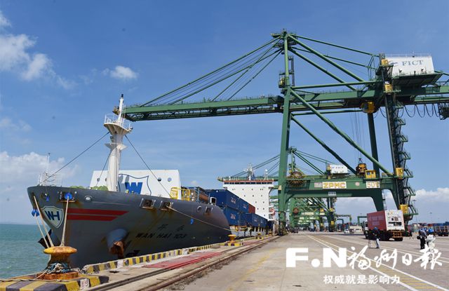 市政府和省港口集团签订合作协议 携手共建丝路海港城