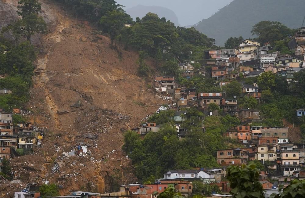 巴西里约州暴雨遇难人数升至117人 仍有116人失踪