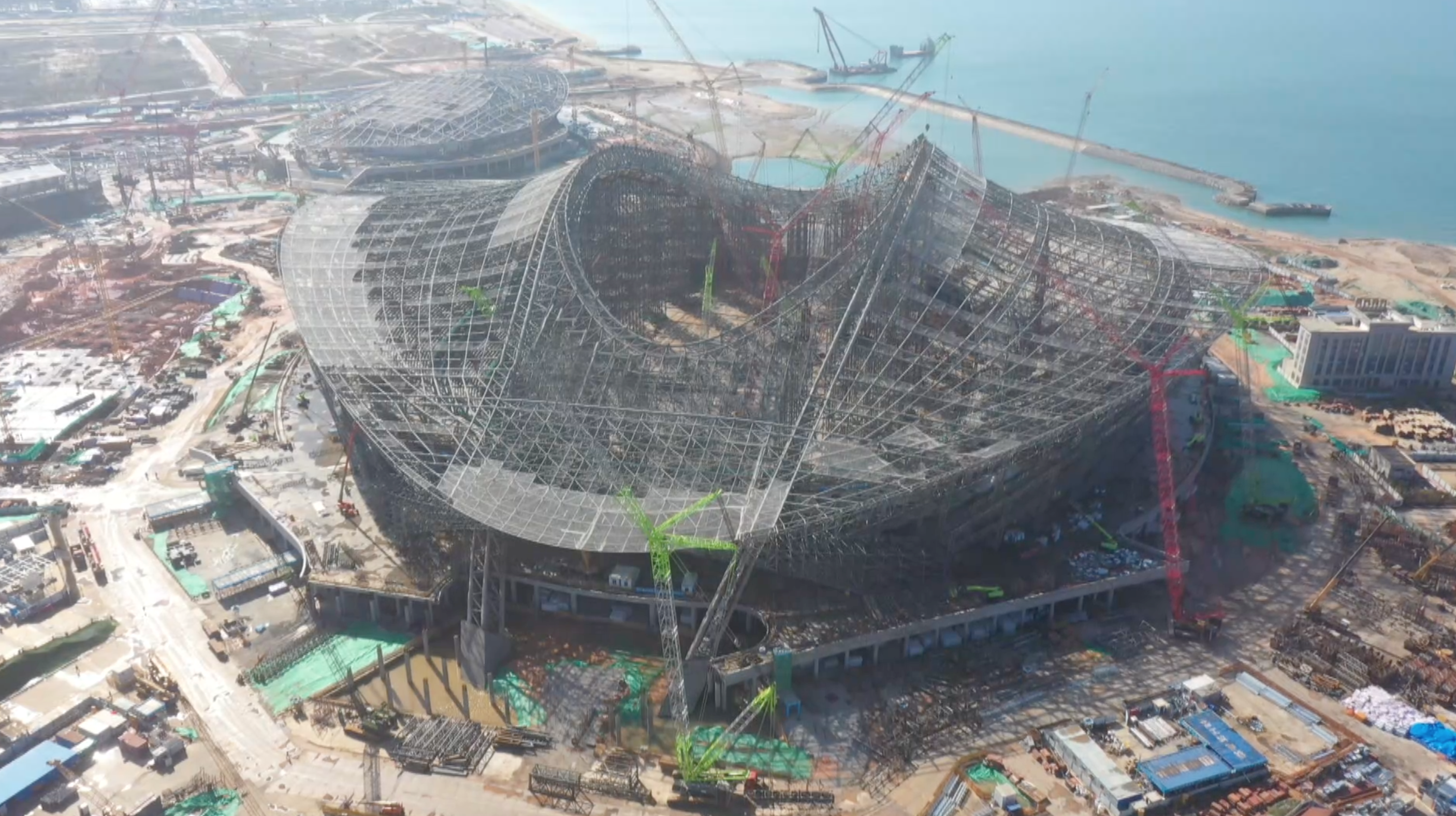 2023年亚洲杯足球场馆主体落成 预计年底竣工