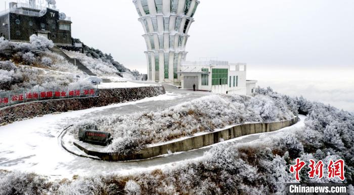 福建泰宁峨嵋峰迎来2022年首场降雪