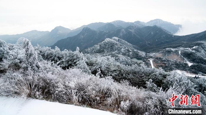 福建泰宁峨嵋峰迎来2022年首场降雪