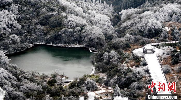 福建泰宁峨嵋峰迎来2022年首场降雪