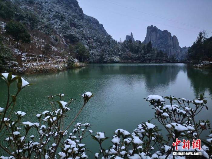 福建多地迎虎年首雪 南方民众掀“逐雪热”