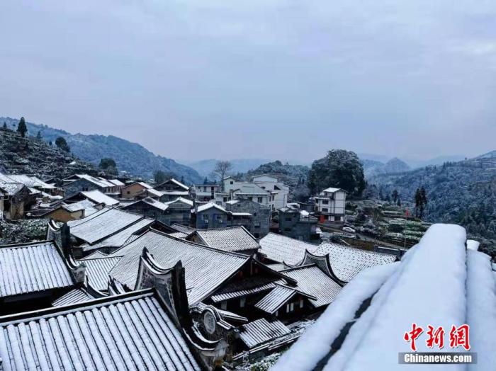 福建多地迎虎年首雪 南方民众掀“逐雪热”