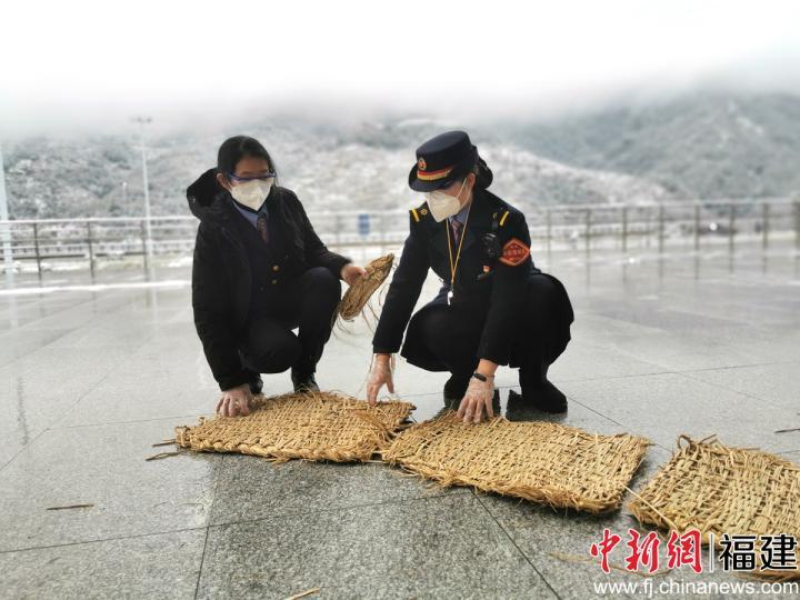 南铁福州车务段扫雪除冰保畅通