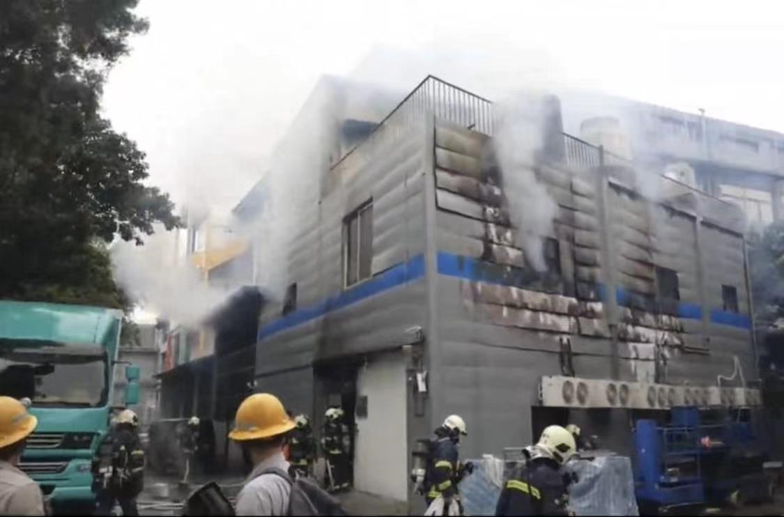 台北校园突发火情 台湾一天三起大火