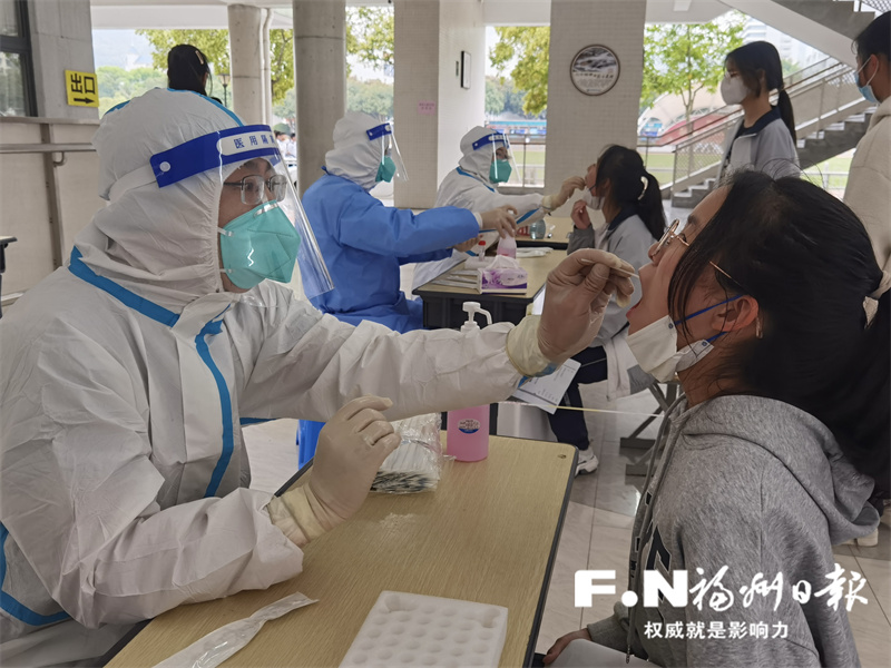 连江251名村医主动投身全员核酸检测