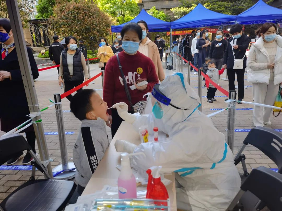 “很快，很满意！”今天，市民为高新区的核酸检测点赞