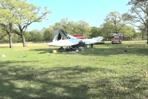 美国得克萨斯州一小型飞机坠毁 致2人死亡