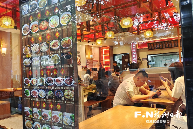 福州：餐饮市场回暖 餐桌文明提升