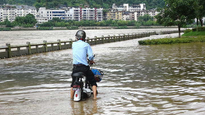 福建南平：多条河流水位超警戒