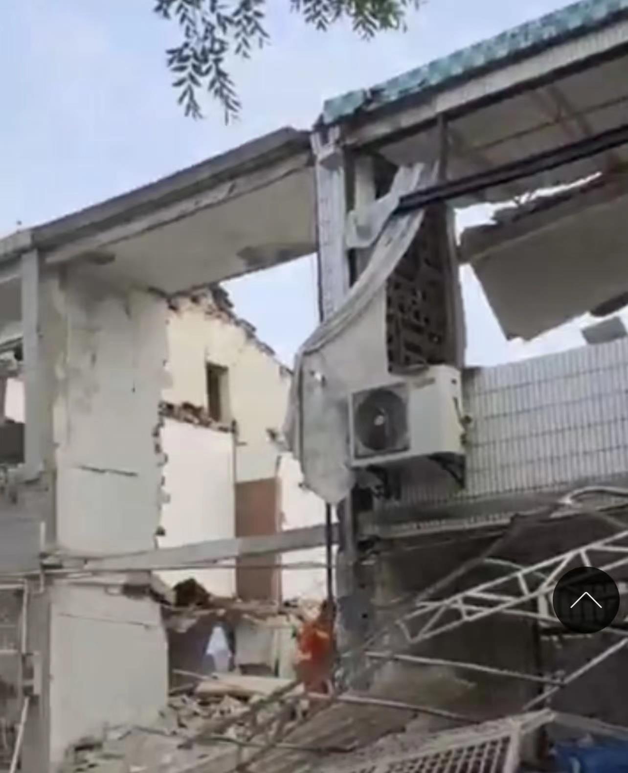 江苏无锡一幢两层楼民房发生坍塌