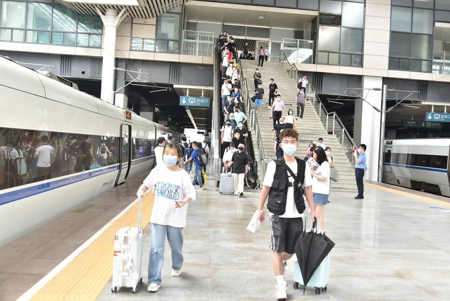 6月20日零时起，福州火车站实行新的列车运行图