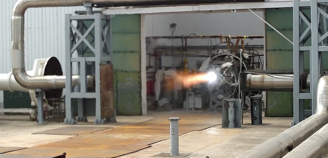 我国新一代载人火箭三级发动机整机首次长程试验成功