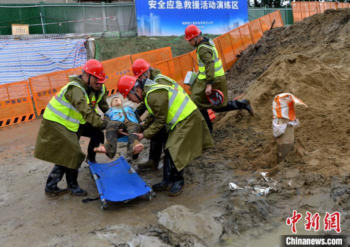 福州项目工地上开展基坑坍塌应急救援演练
