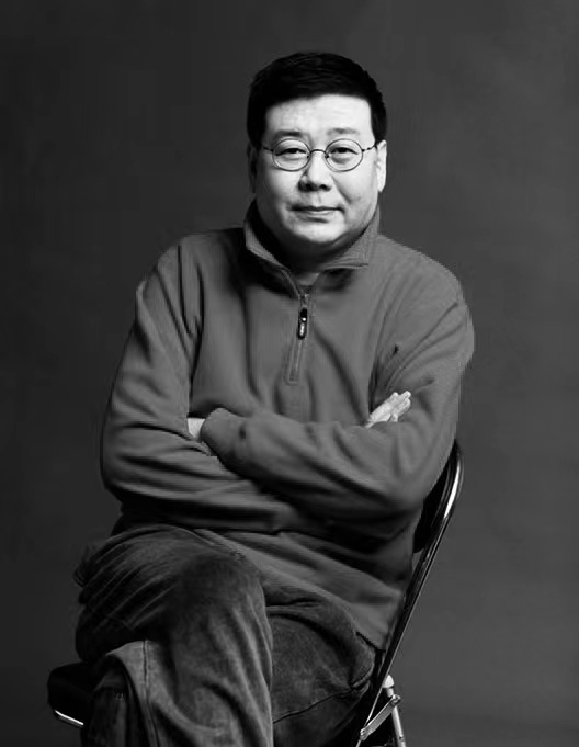 北京人艺院长任鸣辞世，35年70多部戏剧书写对舞台无限热爱