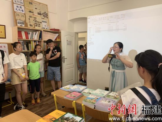中国图书联展掀起捷克布拉格中文热