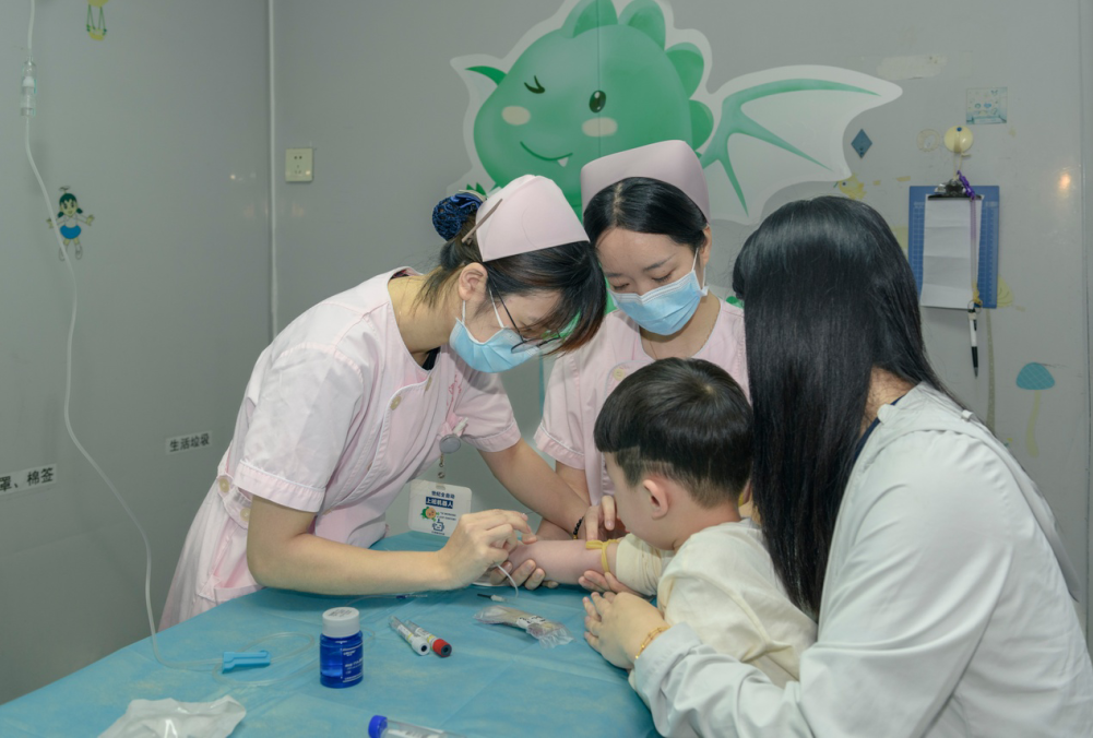 流感来袭，罗源县医院儿科开启“白+黑”模式呵护健康