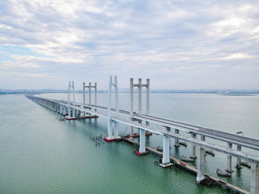 人民日报关注：泉州湾跨海大桥无砟轨道施工完成