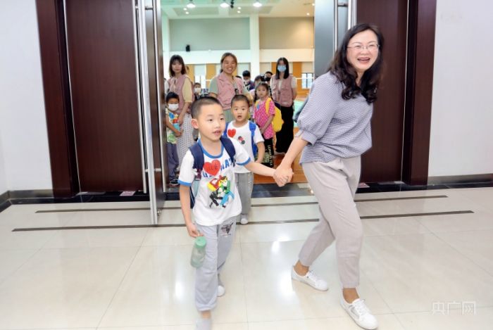 福建福州：暑期公益托管开班 缓解孩子“看护难”