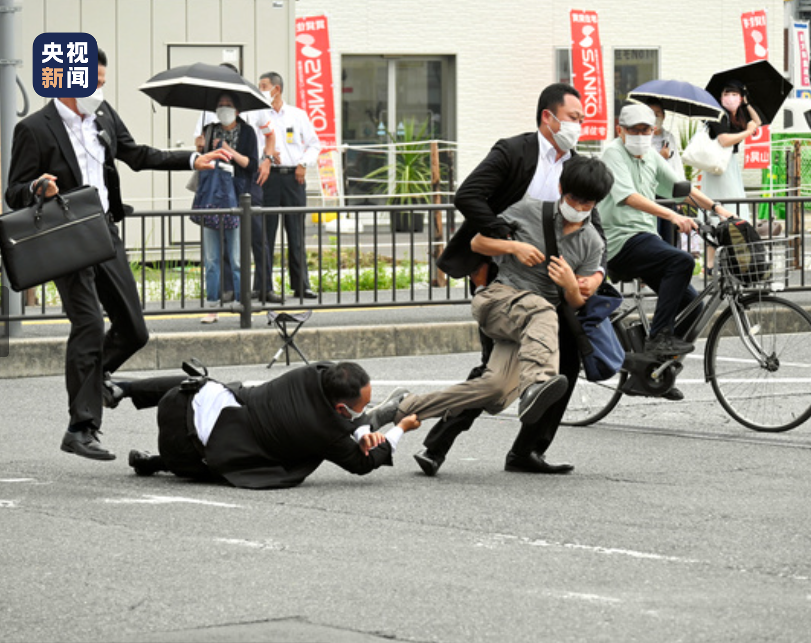 持续关注丨日本前首相安倍晋三因伤势过重不治身亡