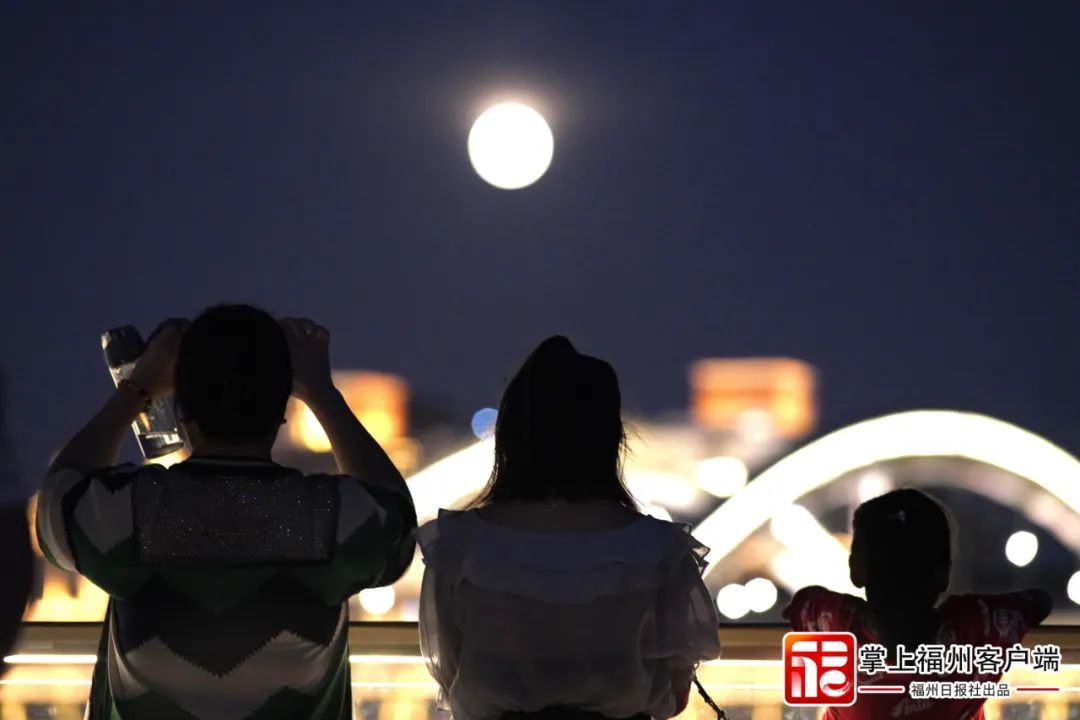 看！“超级月亮”亮相福州“闽江之心”！凌晨还有……