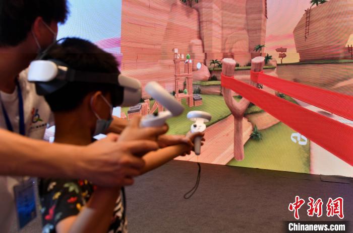 福州：沉浸式数字电竞互动馆吸引市民体验