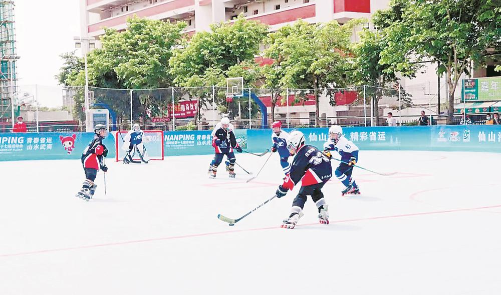 省运会首设冬季项目 青少年部社会俱乐部组轮滑冰球比赛开赛