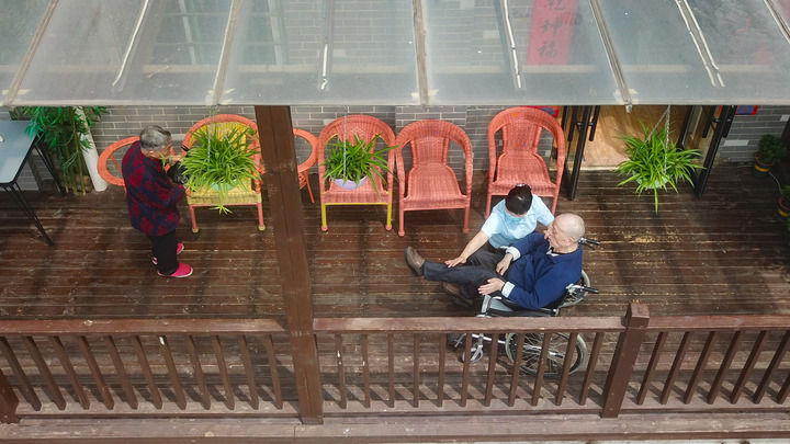 49个城市试点长护险 保障更多失能老人