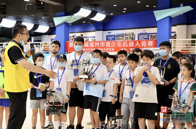 第十七届福州市青少年机器人竞赛在福州科技馆举行