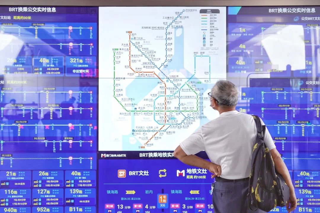 国内首个地铁BRT公交智慧信息屏在厦正式启用