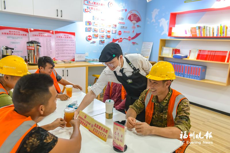 福州东二环商圈启用5个“小哥驿站” 免费提供饮用水、休息区