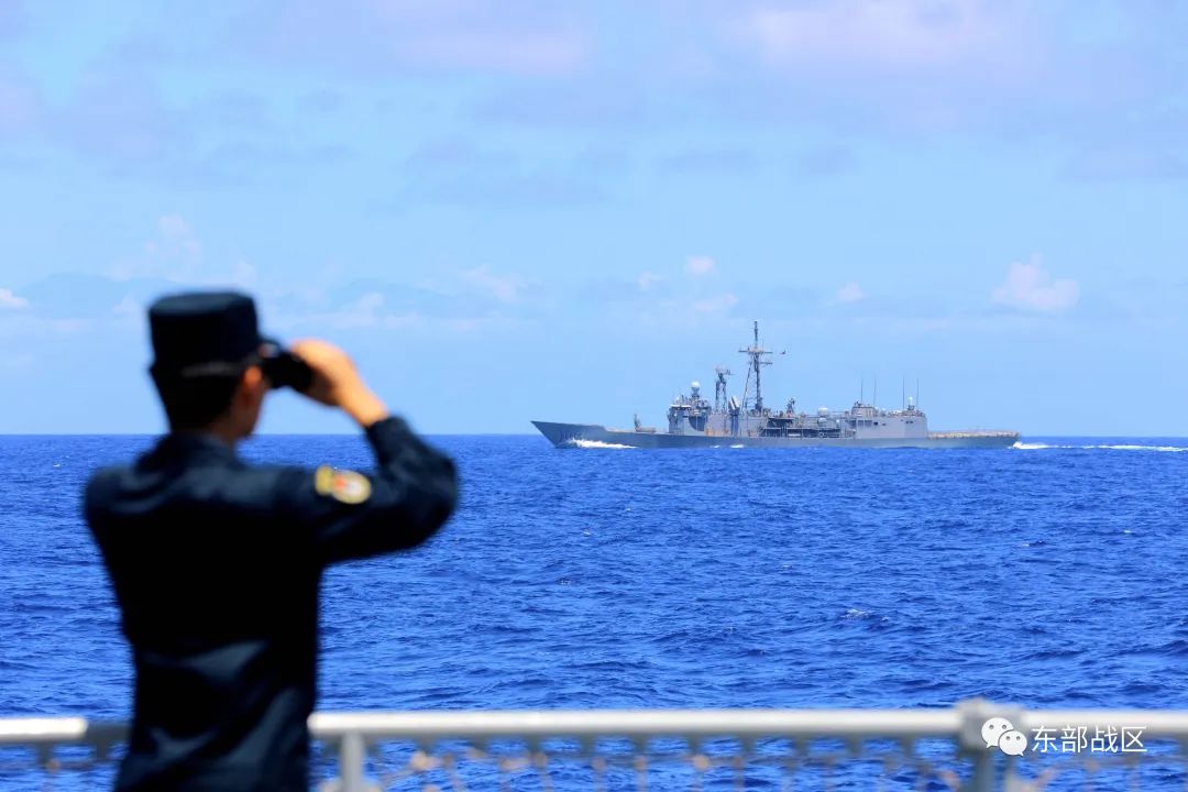 东部战区在台岛周边海空域组织多军兵种联合战备警巡和实战化演练