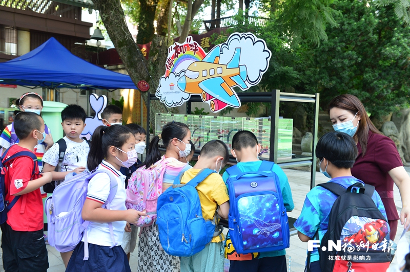 今起福建中小学幼儿园禁带手机入课堂 约4500名学生用上电子学生证