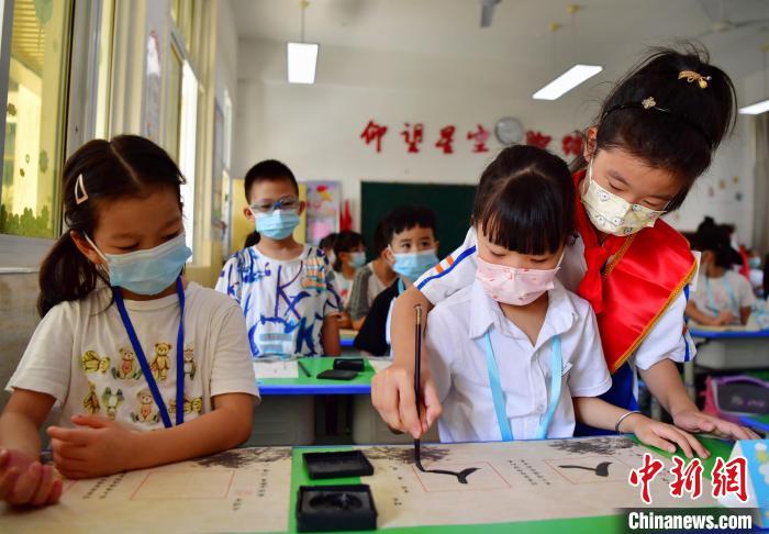 福州：小学新生“开笔礼”迎开学