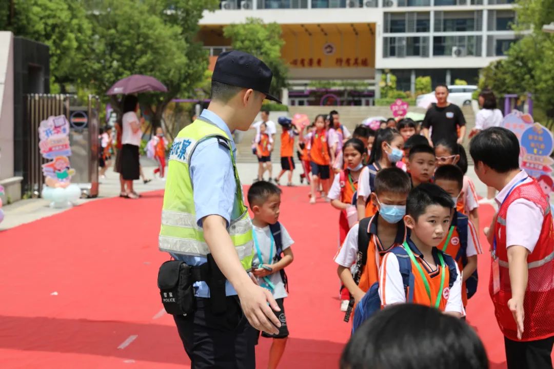 闽清公安做足“功课”护航开学季