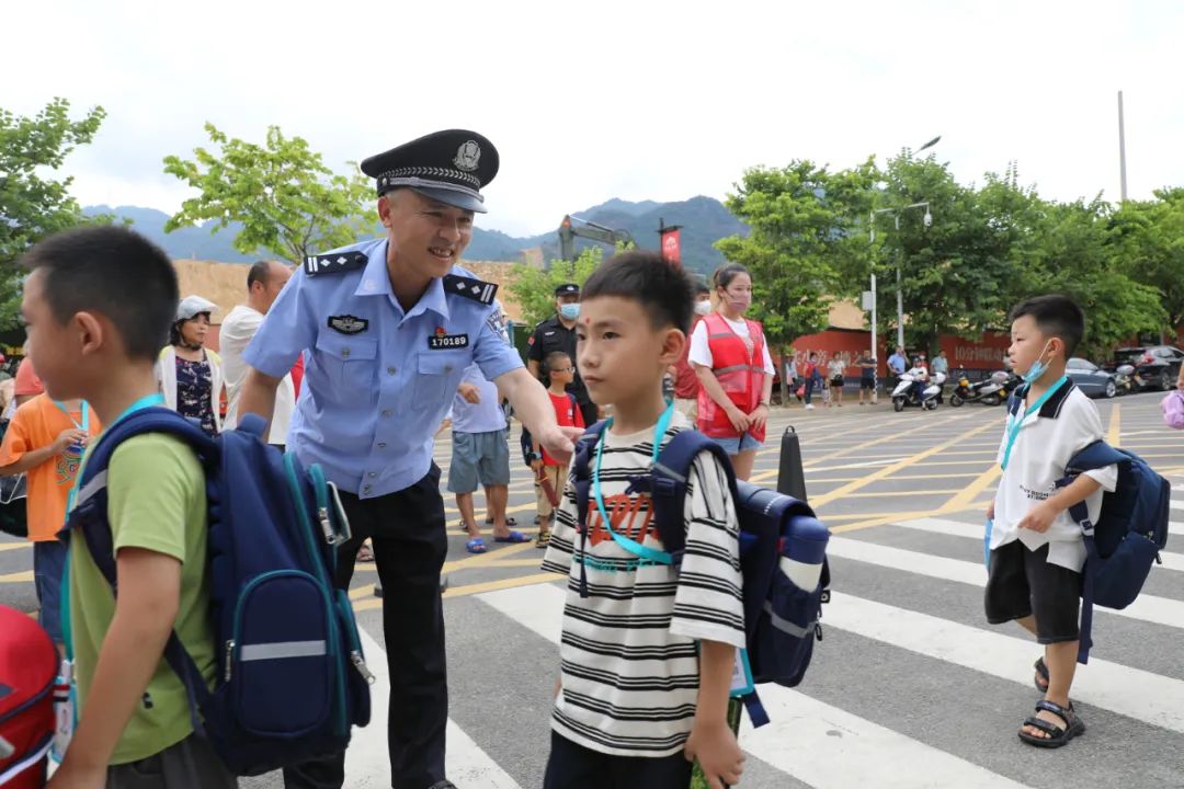 闽清公安做足“功课”护航开学季