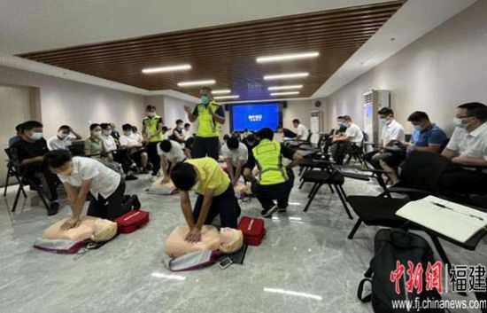 “急救神器”AED首进福州居民小区