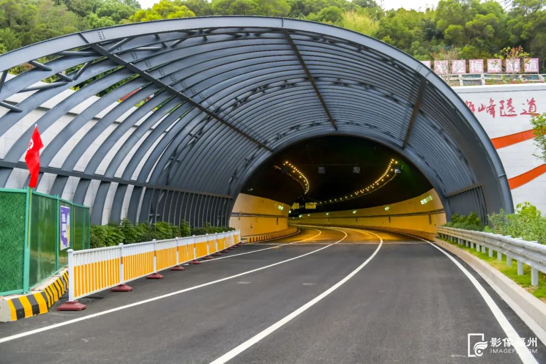 梅峰隧道开放单向两车道通行