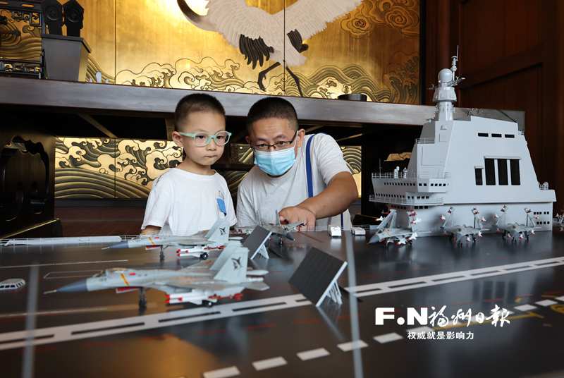 马江海战纪念馆举办舰船文创展 百件军模一起亮相