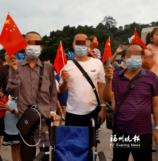 “我心依然是中国心”！​福州3名国产人工心脏植入者共同观看国庆升旗仪式