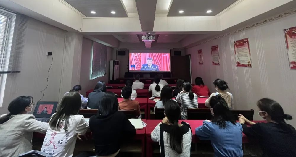 永泰全县各界干部群众收听收看党的二十大开幕盛况