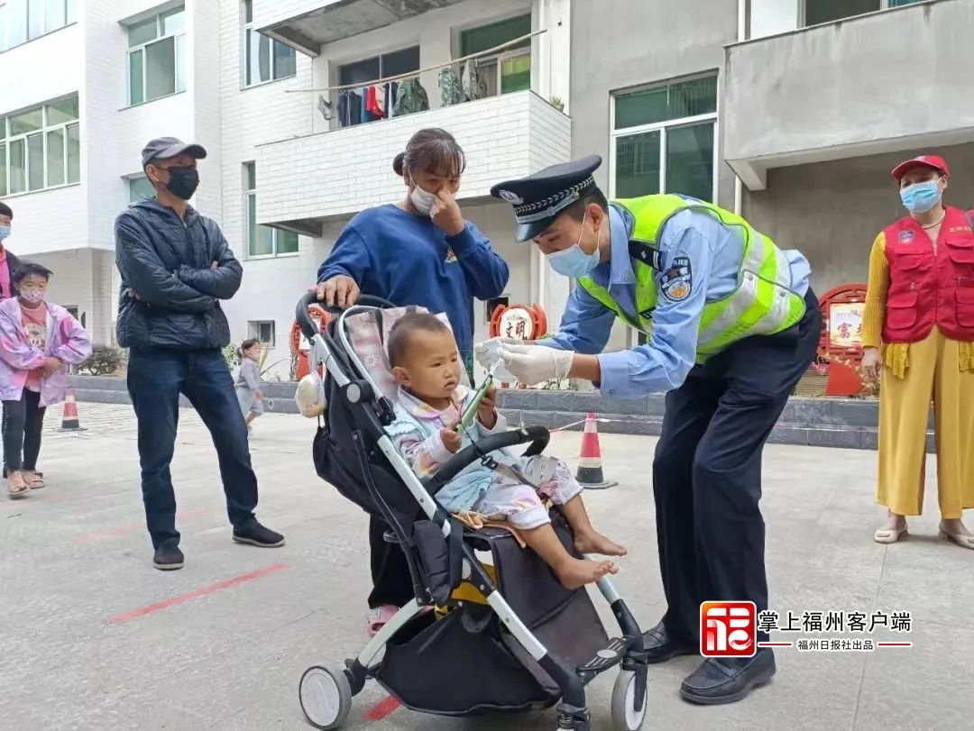 核酸队伍20分钟没动，但没人催促……福州的这一幕幕，好暖！