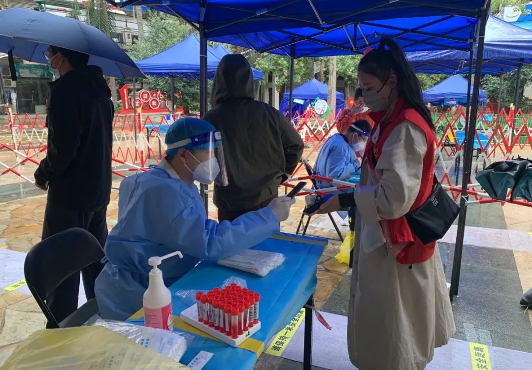 福州新区党员志愿者积极下沉“疫”线 助力社区疫情防控