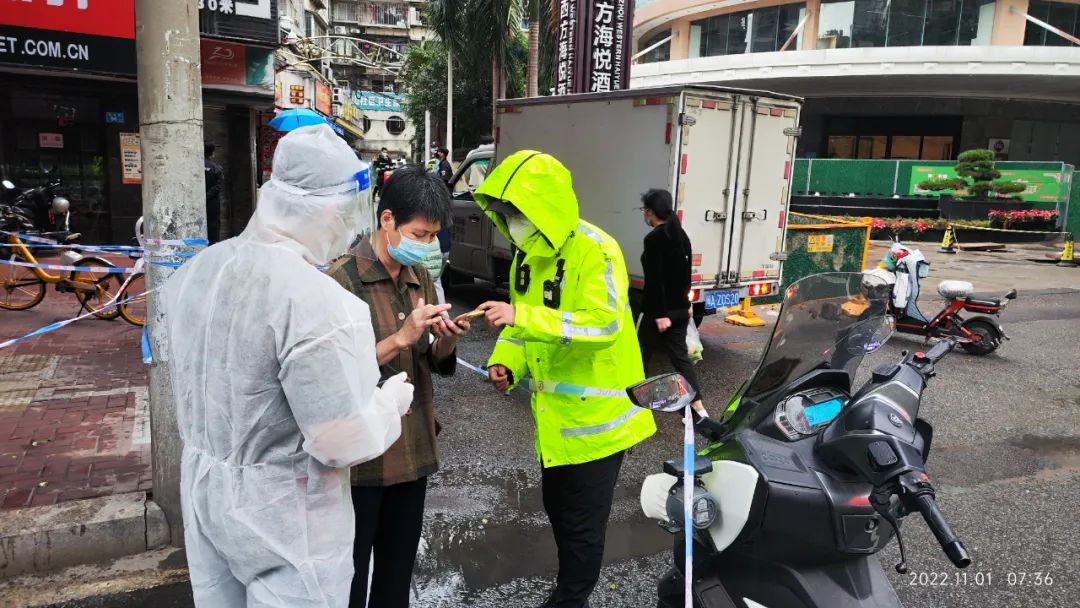 干好“守门人”！当好“押镖人”！做好“暖心人”！晋安交警冲在“疫”线