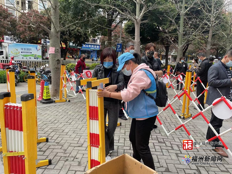 湖前社区书记刘霞：声如“定海神针” 沙哑却充满能量