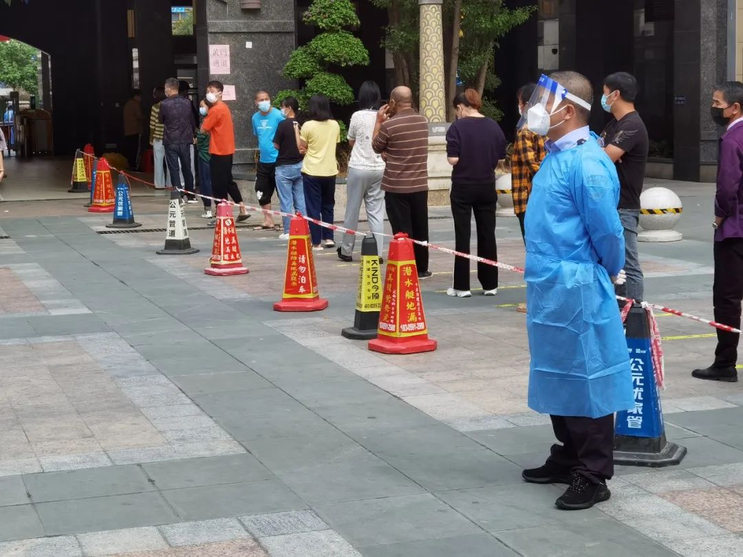 就地“转岗” 闽清“警察蓝”变身“志愿红”