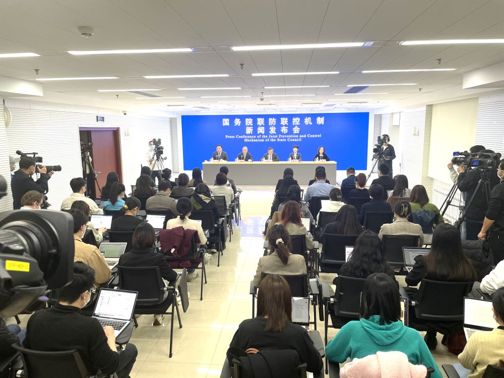 国务院联防联控机制新闻发布会：坚决反对两种倾向，防止“一封了之”“一放了之”