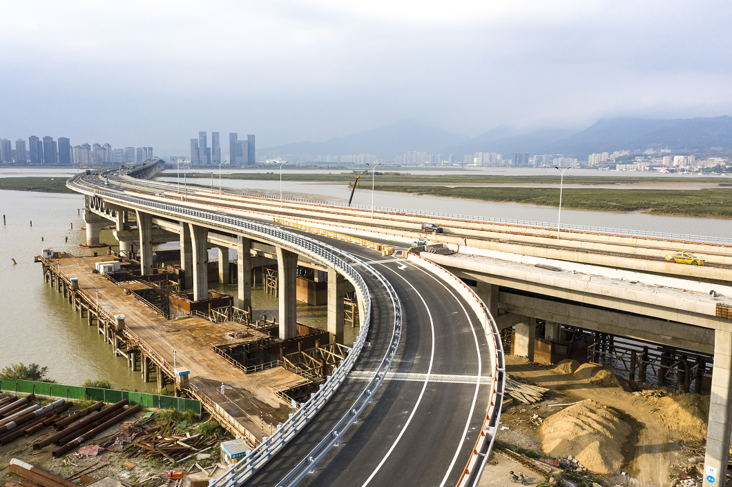 道庆洲大桥长乐端北侧通道正式开放交通通行